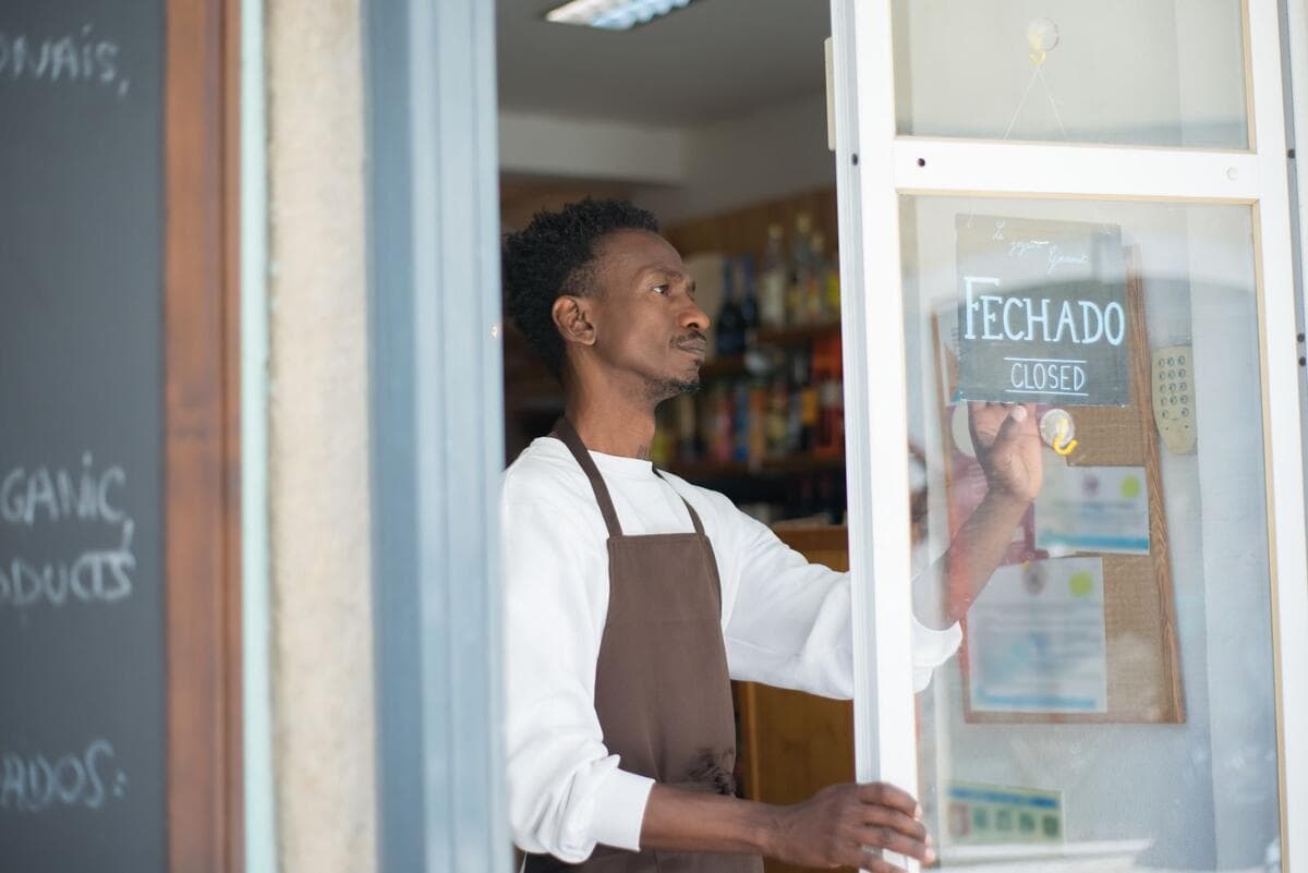 Depois da baixa: o que mais encerrar Comerciante fechando a loja ao fim do expediente