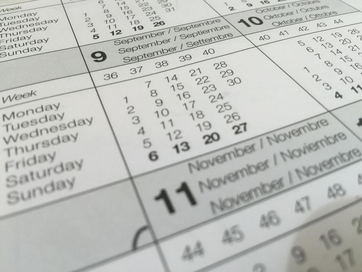 Calendário em close mostrando os meses do ano