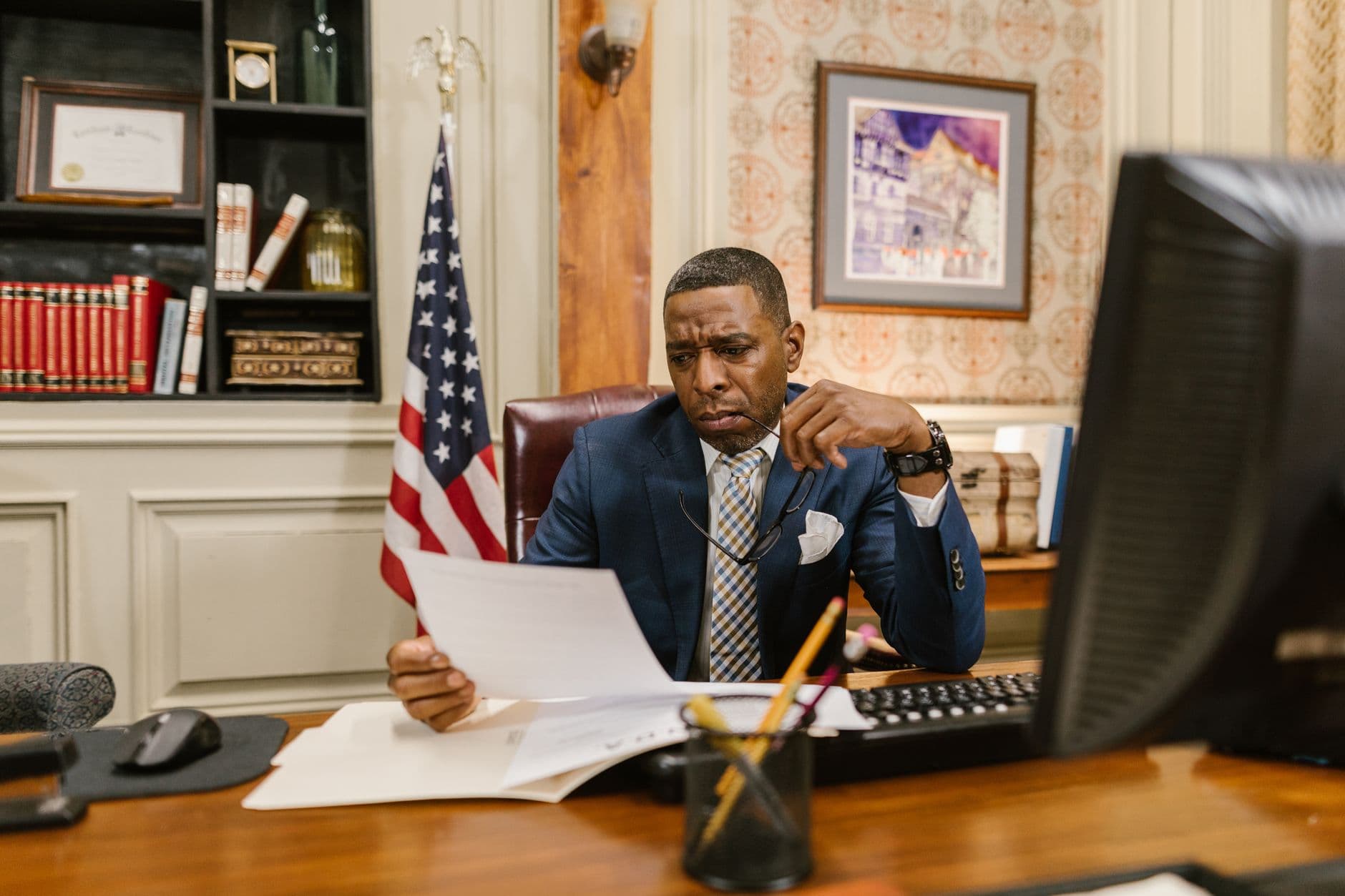 Qual é o site oficial da NF-e? A focused lawyer reading documents in an office, symbolizing professionalism and legal expertise.